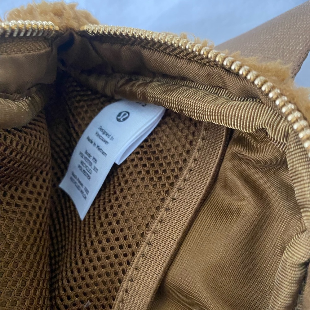 Lululemon everywhere belt bag Sherpa\fleece in camel : tan : brown - Picture 6 of 14